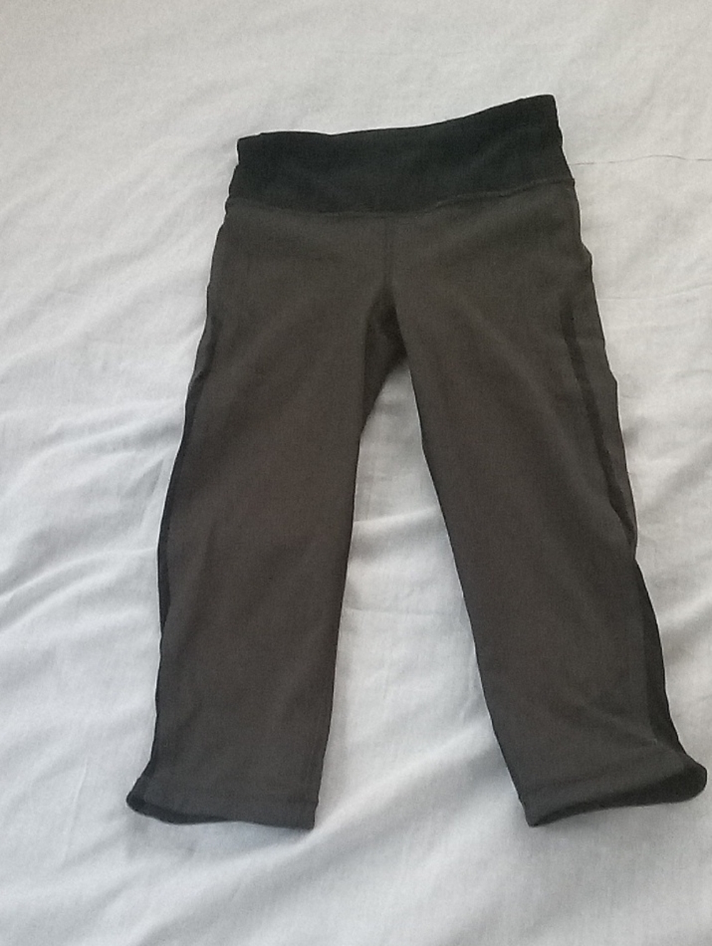 lululemon athletica Women's Green Capri Leggings Size 2